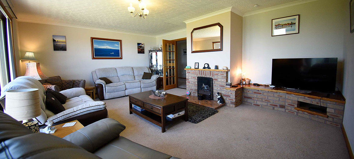 Gairloch View Bed and Breakfast living room with widescreen TV and WIFI internet sea views near Staffin