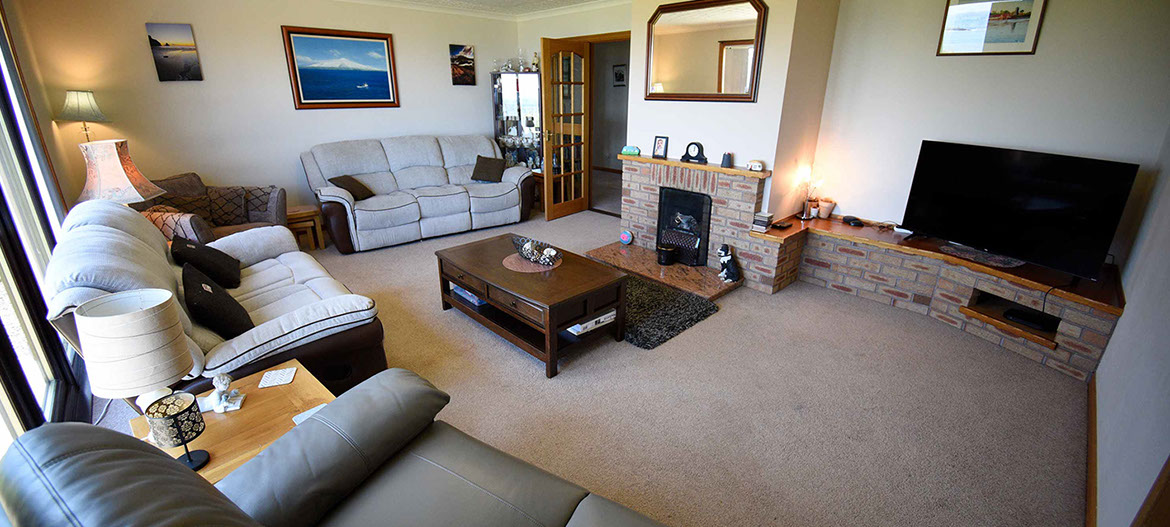 Gairloch View Bed and Breakfast contains a living room with TV and WIFI internet