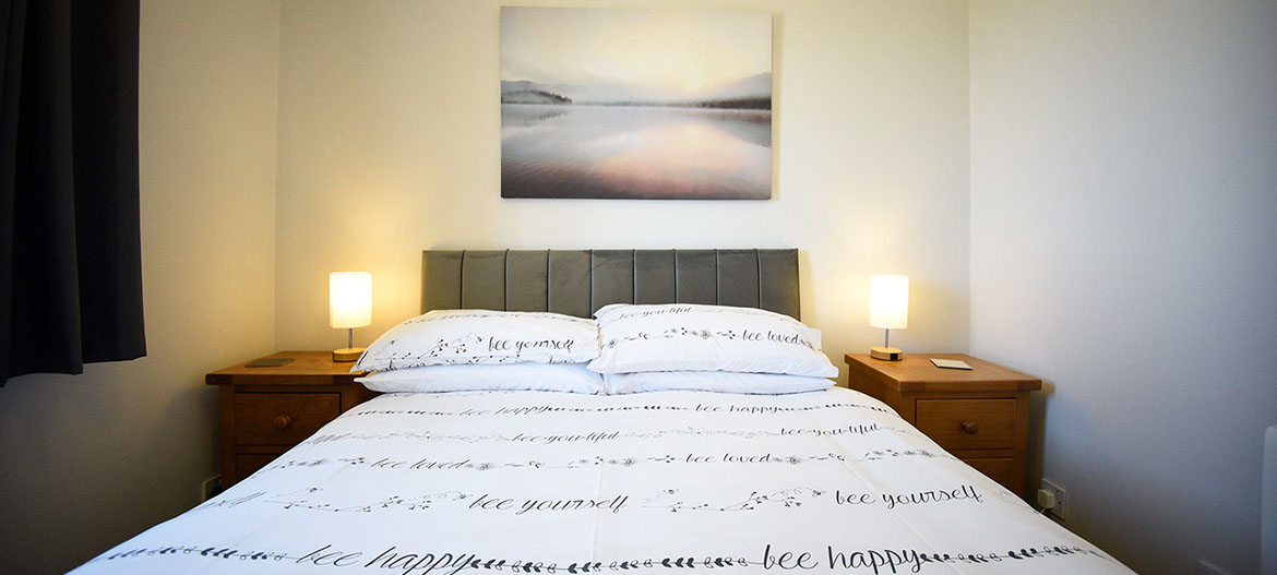 Kenmore Cottage self catering accommodation contains a comfortable double bed with all bedding and linen provided