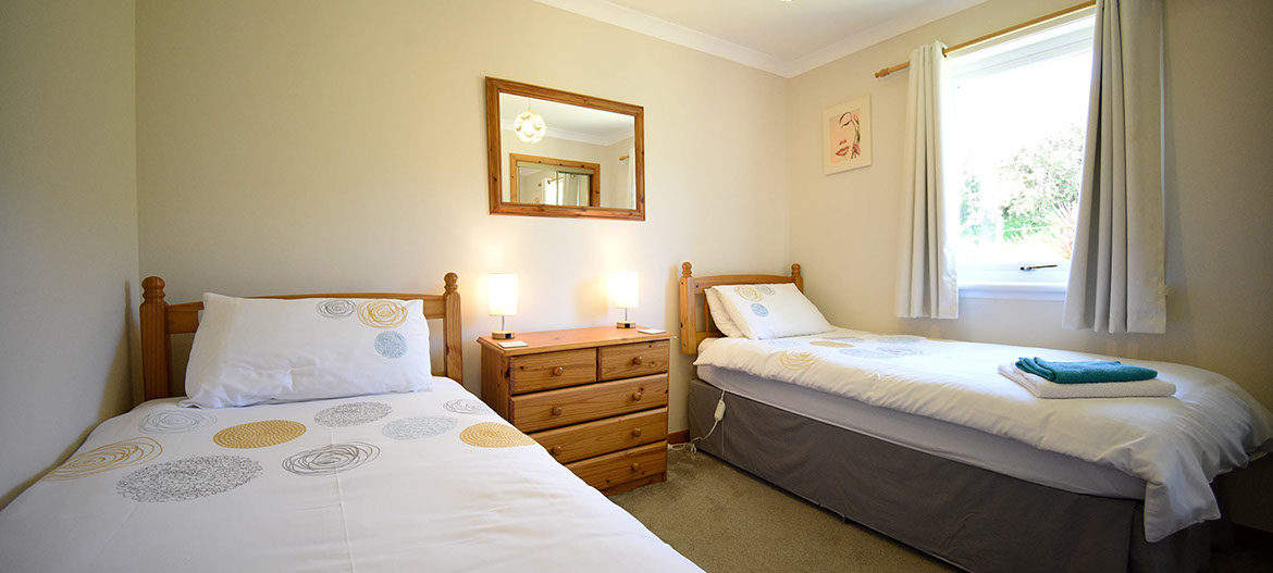 Self catering accommodation Kenmore Cottage is located in Staffin on the Isle of Skye