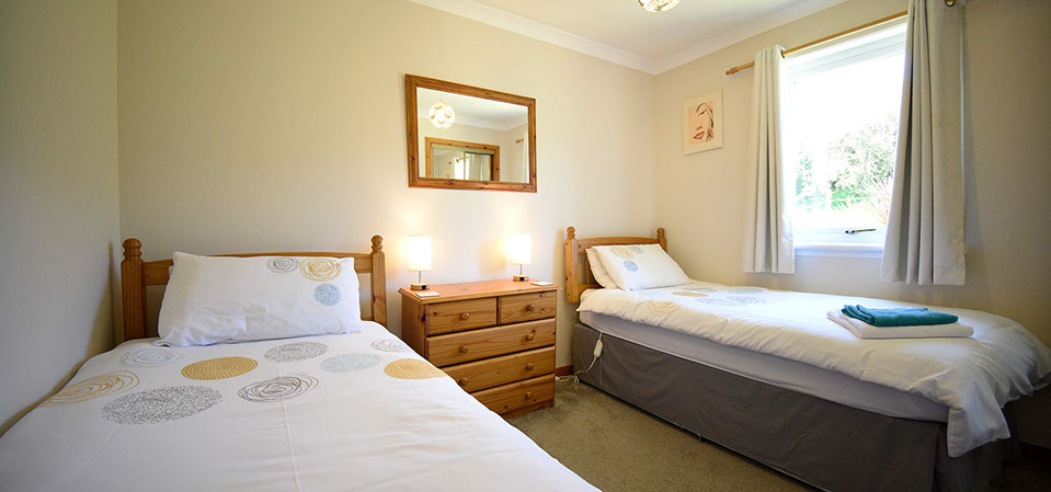 Self catering accommodation Kenmore Cottage is located in Staffin on the Isle of Skye