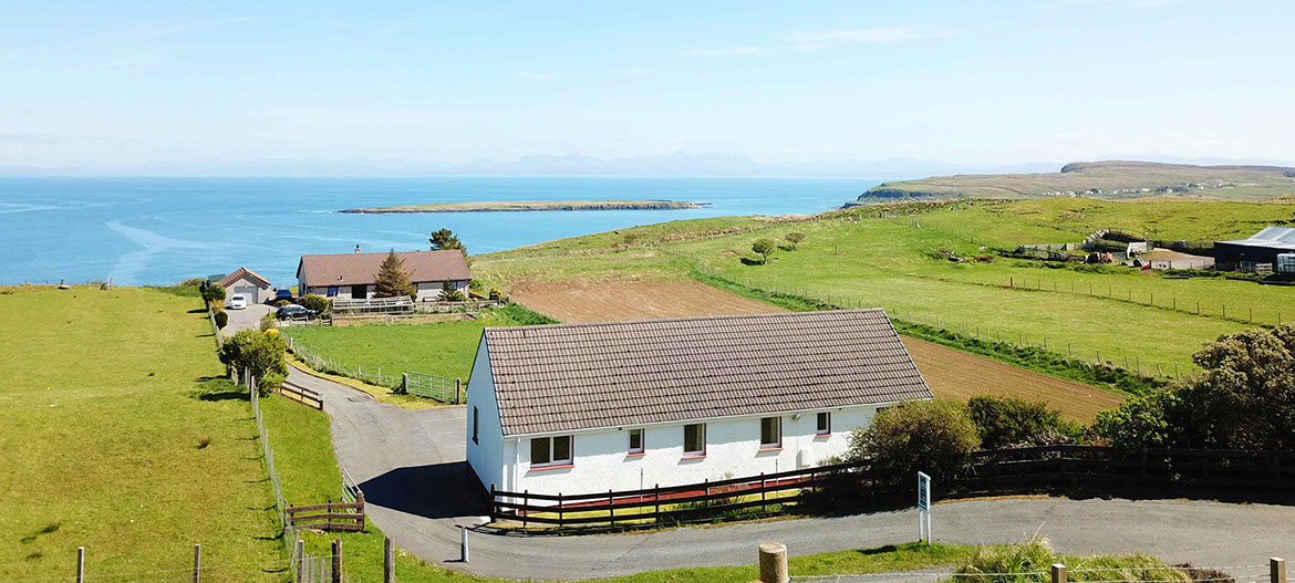 Gairloch View is located in Staffin on the Isle of Skye and offers sea view bed and breakfast and self catering accommodation