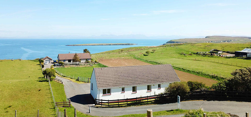 Gairloch View is located in Staffin on the Isle of Skye and offers sea view bed and breakfast and self catering accommodation